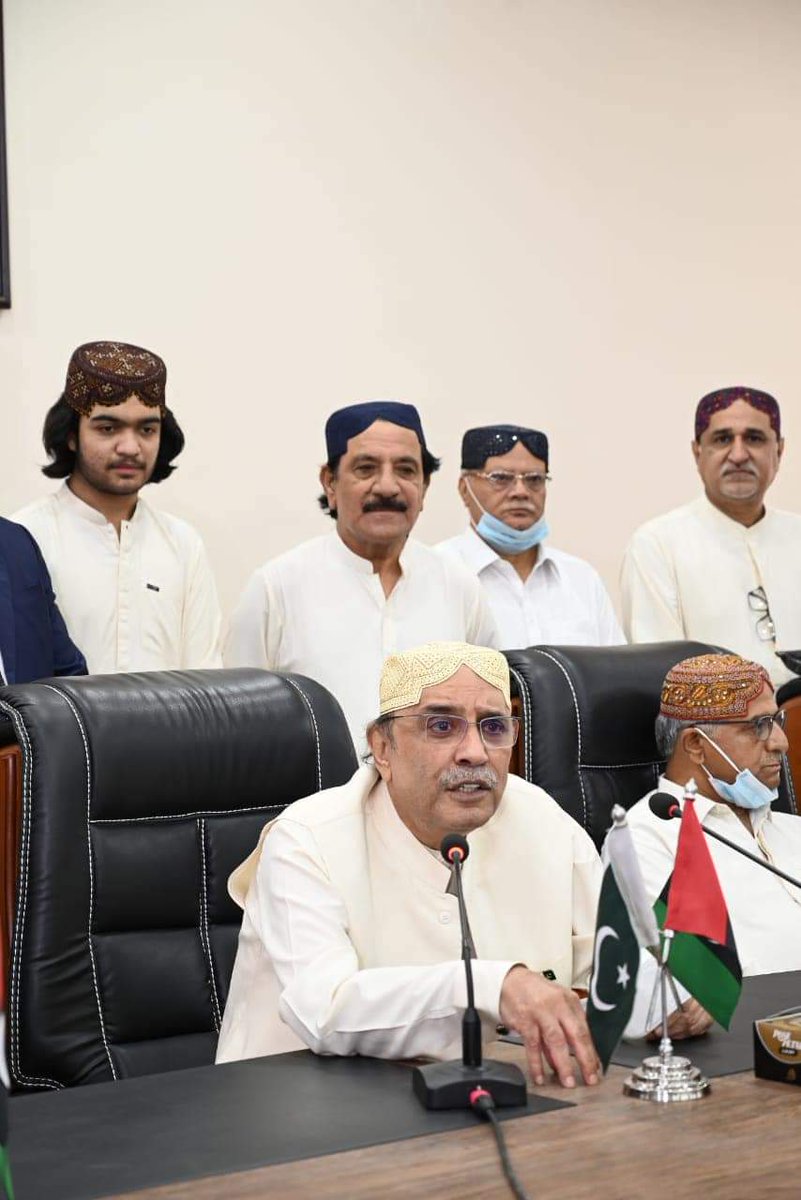AshiqZardari110's tweet photo. Nawab Shah: President of Pakistan Peoples Party Parliamentarians Asif Ali Zardari offered Eid prayers in Nawabshah Former President Asif Ali Zardari met with the people of his constituency at Zardari House Nawabshah after Eid prayers and celebrated Eid. #EidUlFitr #eidmubarak https://t.co/1R4qR42ZyY