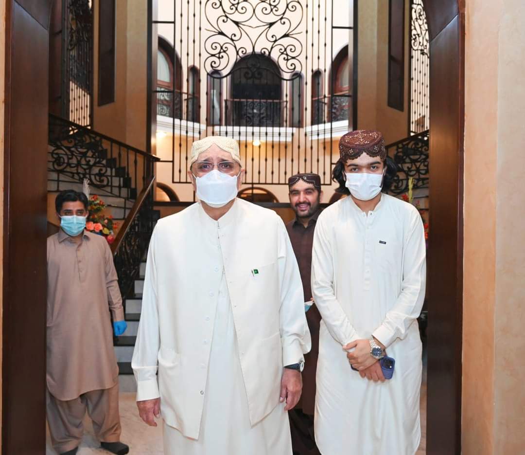 AshiqZardari110's tweet photo. Nawab Shah: President of Pakistan Peoples Party Parliamentarians Asif Ali Zardari offered Eid prayers in Nawabshah Former President Asif Ali Zardari met with the people of his constituency at Zardari House Nawabshah after Eid prayers and celebrated Eid. #EidUlFitr #eidmubarak https://t.co/1R4qR42ZyY