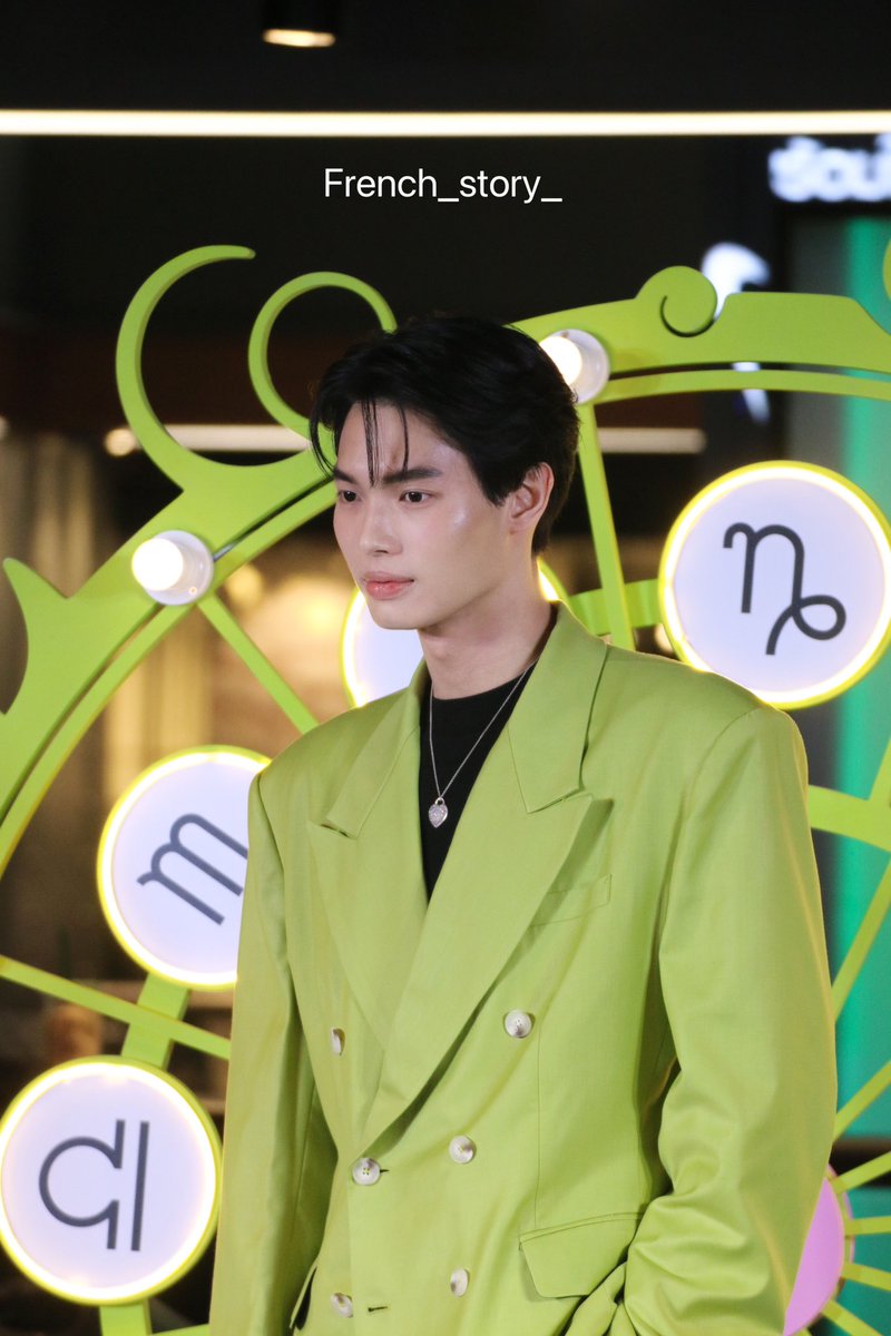 french_story_'s tweet photo. หล่อจนสติหลุด

#AISShopSiamCenterxWinMetawin 
#winmetawin @winmetawin https://t.co/N8l5mbkFjA