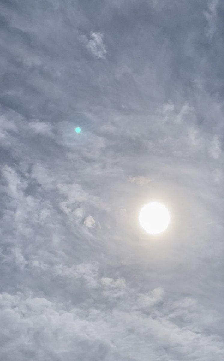 frankyclarke's tweet photo. Chemtrail sky! Constantly freezing .Spring is fucked #Chemtrail #GeoEngineering #aluminuim #barium https://t.co/dQHGiviC2t