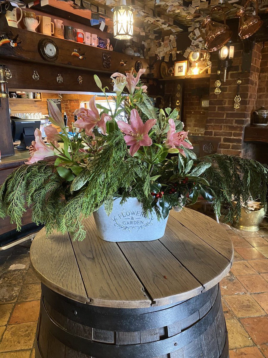 Ellough1's tweet photo. Some of my art work, most of the foliage is taken from my outdoor walks then I create a warm welcome with a pleasant display. https://t.co/EkQCHcTUxR