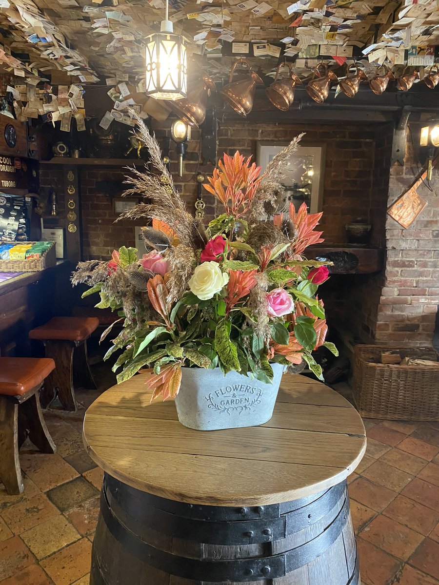 Ellough1's tweet photo. Some of my art work, most of the foliage is taken from my outdoor walks then I create a warm welcome with a pleasant display. https://t.co/EkQCHcTUxR