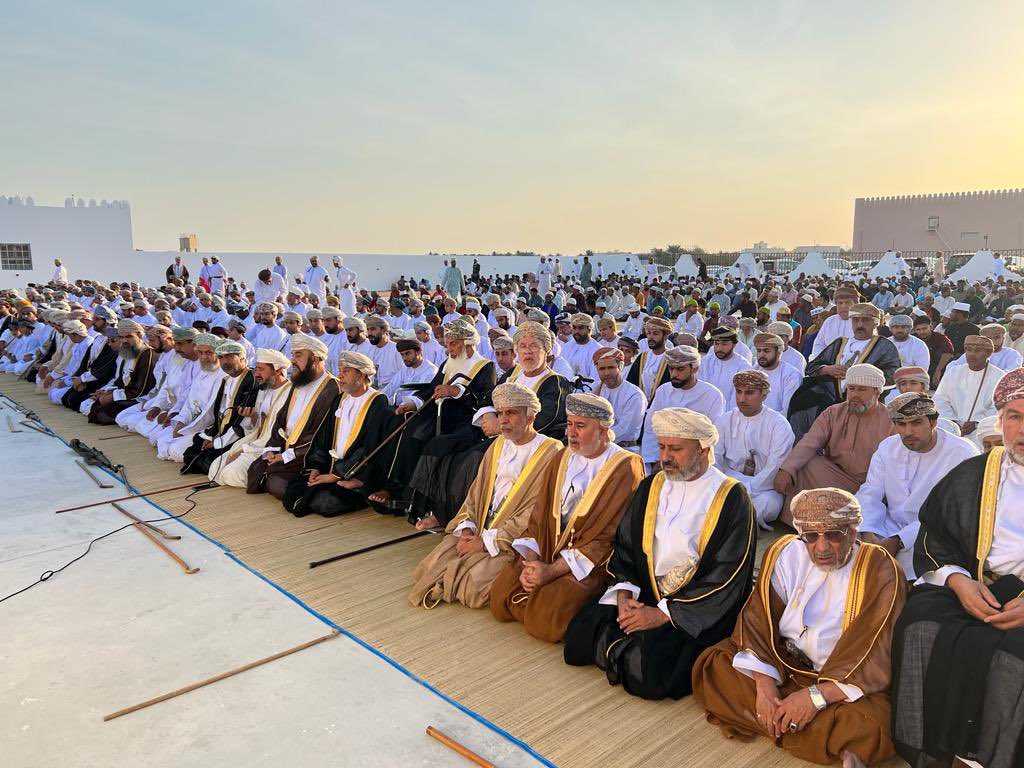 SbltAlmaawil's tweet photo. احتفلت ولاية وادي المعاول بالعيد السعيد ، حيث أدى أهالي منطقة أفي صلاة عيد الفطر المبارك بحضور سعادة الشيخ محمد بن سعيد عاران الشحري والي الولاية والمشايخ والأعيان ، مبتهلين إلى الله العلي القدير أن يعيد هذه المناسبة على الجميع بالخير والبركات
#كل_عام_وانتم_بخير 
#عيدكم_مبارك https://t.co/bdeFbM31th
