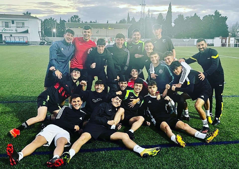 moralejacp's tweet photo. Hoy va a ser vuestro día, va a ser un día grande  para nuestro club … nuestros juveniles lo van a conseguir… Vais a hacer historia, a disfrutar y jugar como sólo vosotros sabéis hacerlo!!🙌🏻🙌🏻
.
VamoooossssCP!!🤍🖤
.
VamosssJuveniles!💪🏼💪🏼
.
#siemprecp🤍🖤
#aupamoraleja💚🖤 https://t.co/CWze019J5y