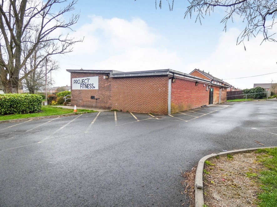 auctionhousene's tweet photo. Looking for a piece of the #commercial #investment pie in Chester le Street? 🥧

This #detached #property is already #tenanted and situated in an established and ever-evolving residential area - the perfect combination! Guide price: £75,000+, see more: https://t.co/PPI4fLvH0E https://t.co/ssLwjph1L7