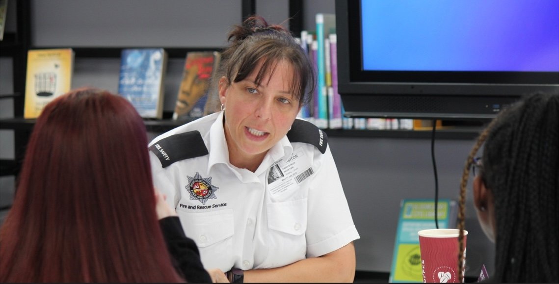 BedsFire's tweet photo. Meet Daisy, Area Fire Safety Manager here at BFRS, who has organised for herself and over 130 other people from 28 other fire and rescue services to climb Snowdon on 26 April. Daisy and 18 of her colleagues are raising money for @firefighters999 

👉 https://t.co/XcXZKfa7NU https://t.co/H3y9w33oHu