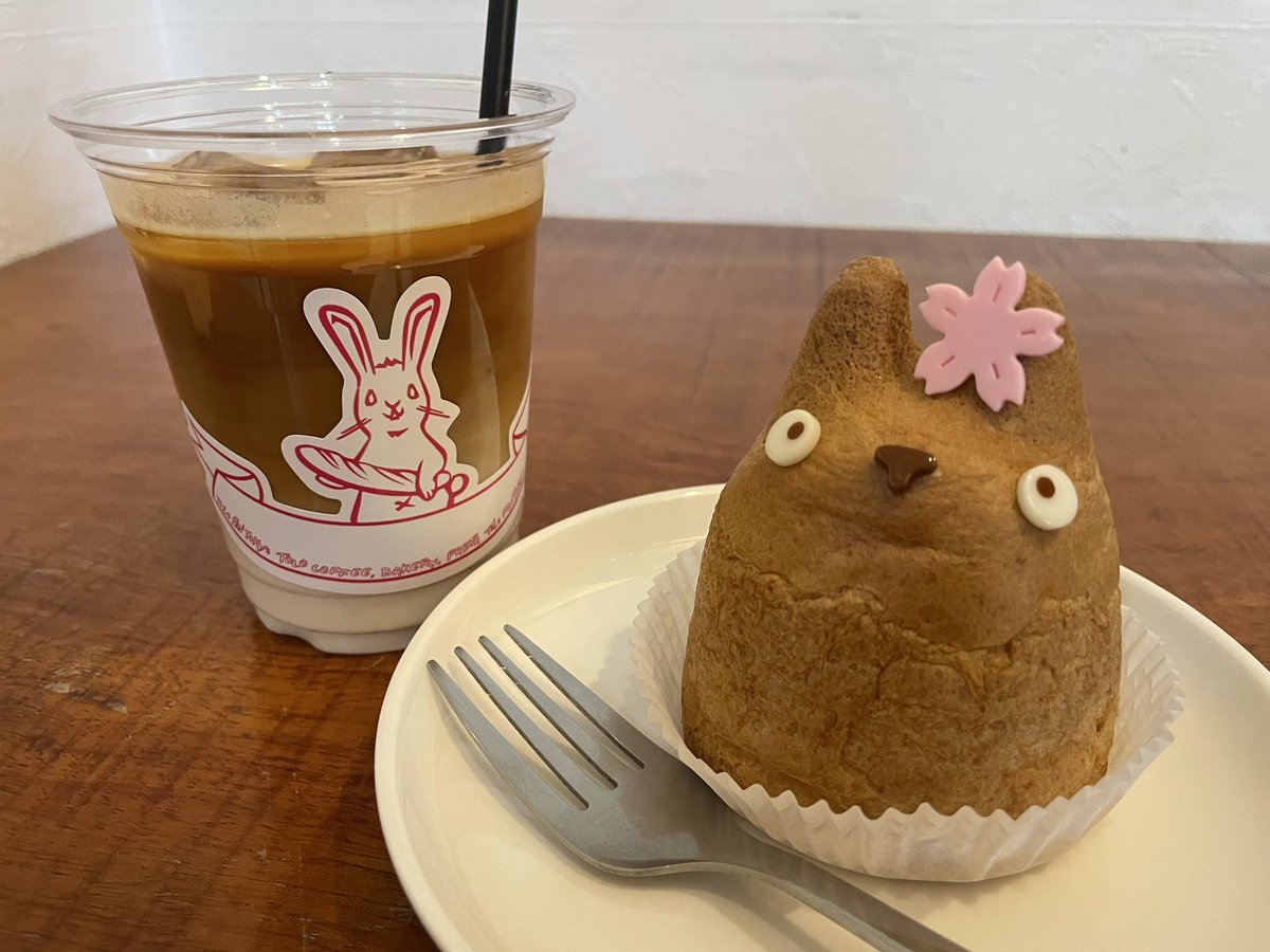 yagi_share's tweet photo. 午後休をいただき、内見後にお散歩🌸

6年ぶりにトトロのシュークリームを奇跡的に食べられて、いろんな出会いもありました✨

本の交換棚、参考にしたいな🤔💭

それにしても、小田急線の落ち着いた雰囲気がすごく好きだな〜 https://t.co/yNFUZyMqq0