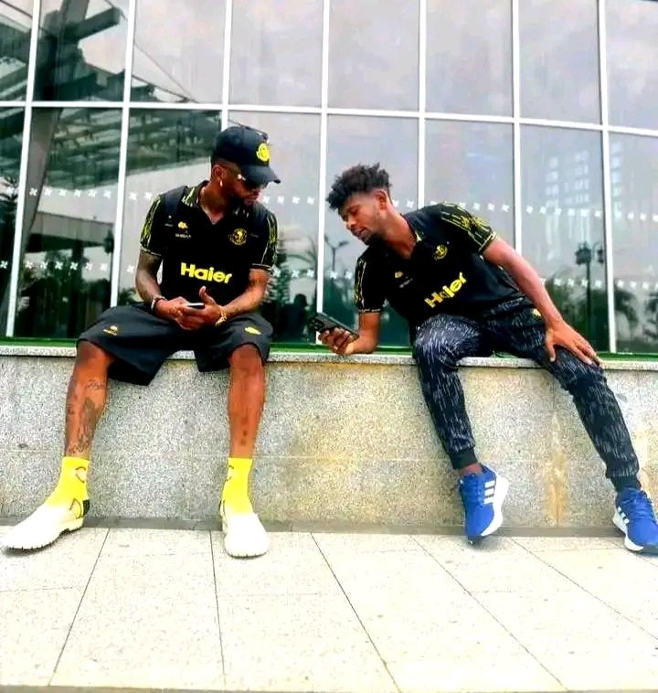 DenisBrain4's tweet photo. Bro napost hii picha ambayo hujavaa mask watu wakufahamu kuwa ni Marcelo..😀
@mudathiryahya14 & #Mutambala. https://t.co/79xKxw4iUc