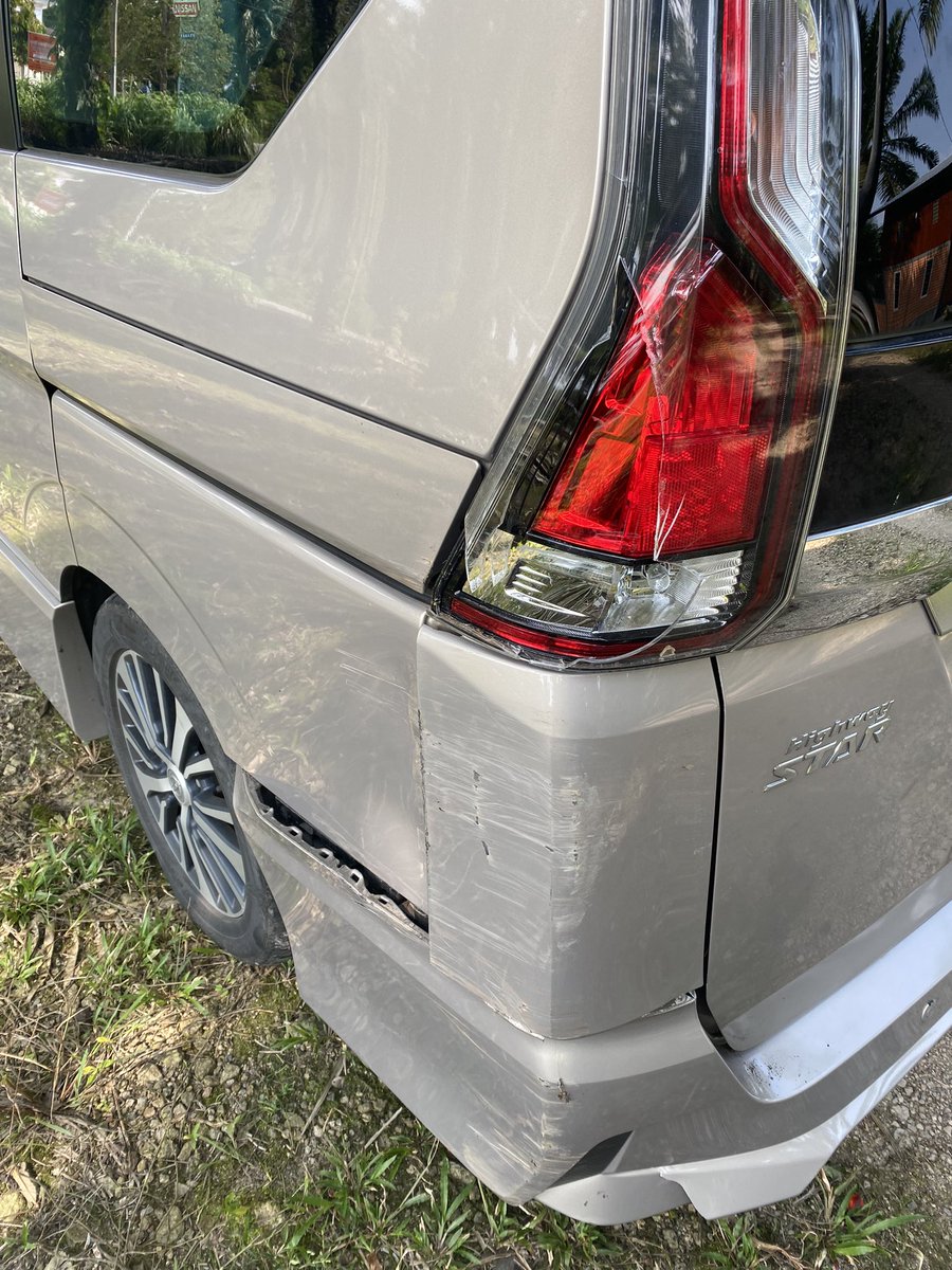 AzeeqNazhan's tweet photo. @brgsjks Paling spoil, sebab kereta bapak https://t.co/IolNrOOcPe