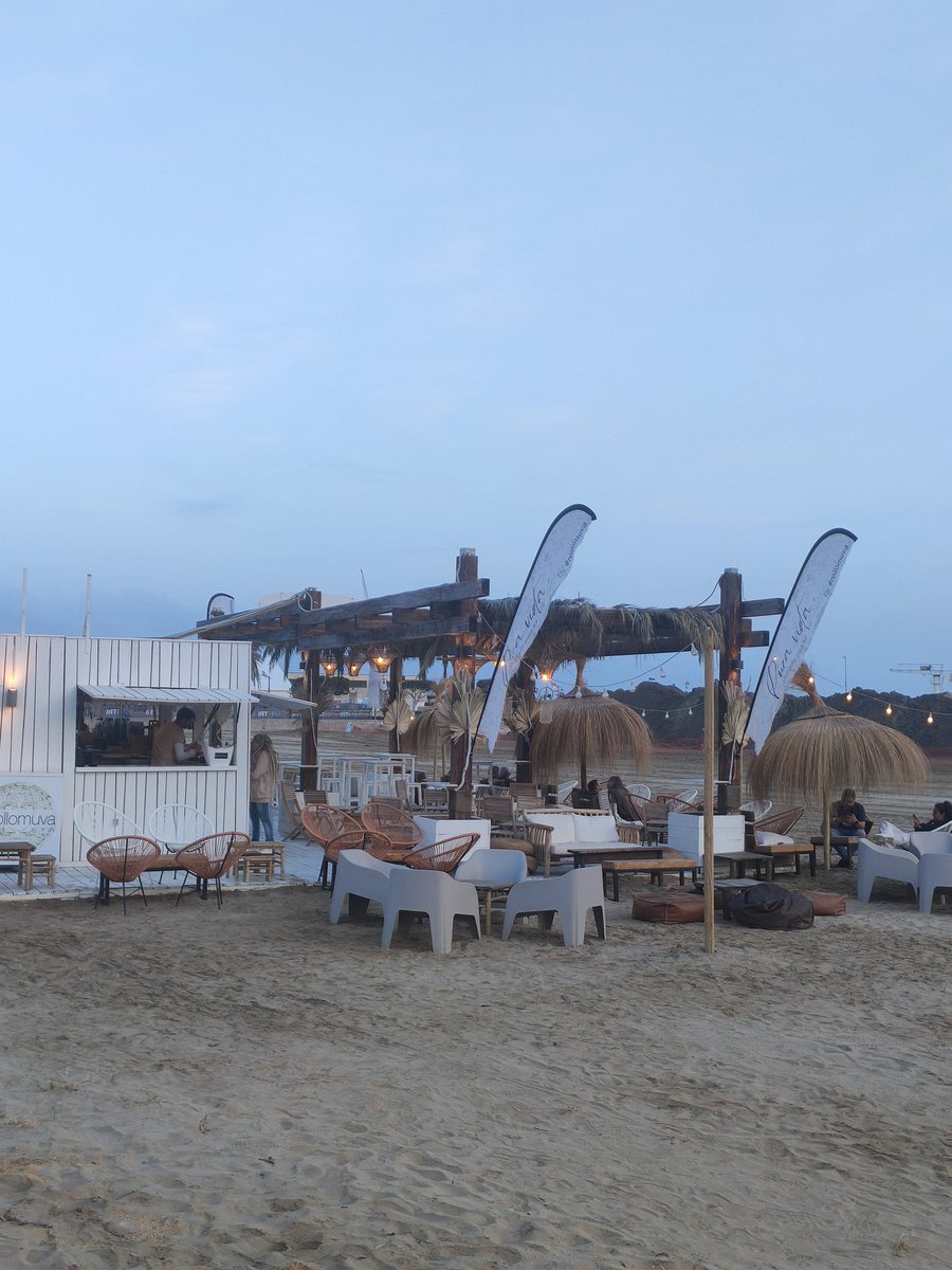Ayer estuve desconcertadísima. Ya empieza la temporada de chiringuitos. #Mediterraneo #relax