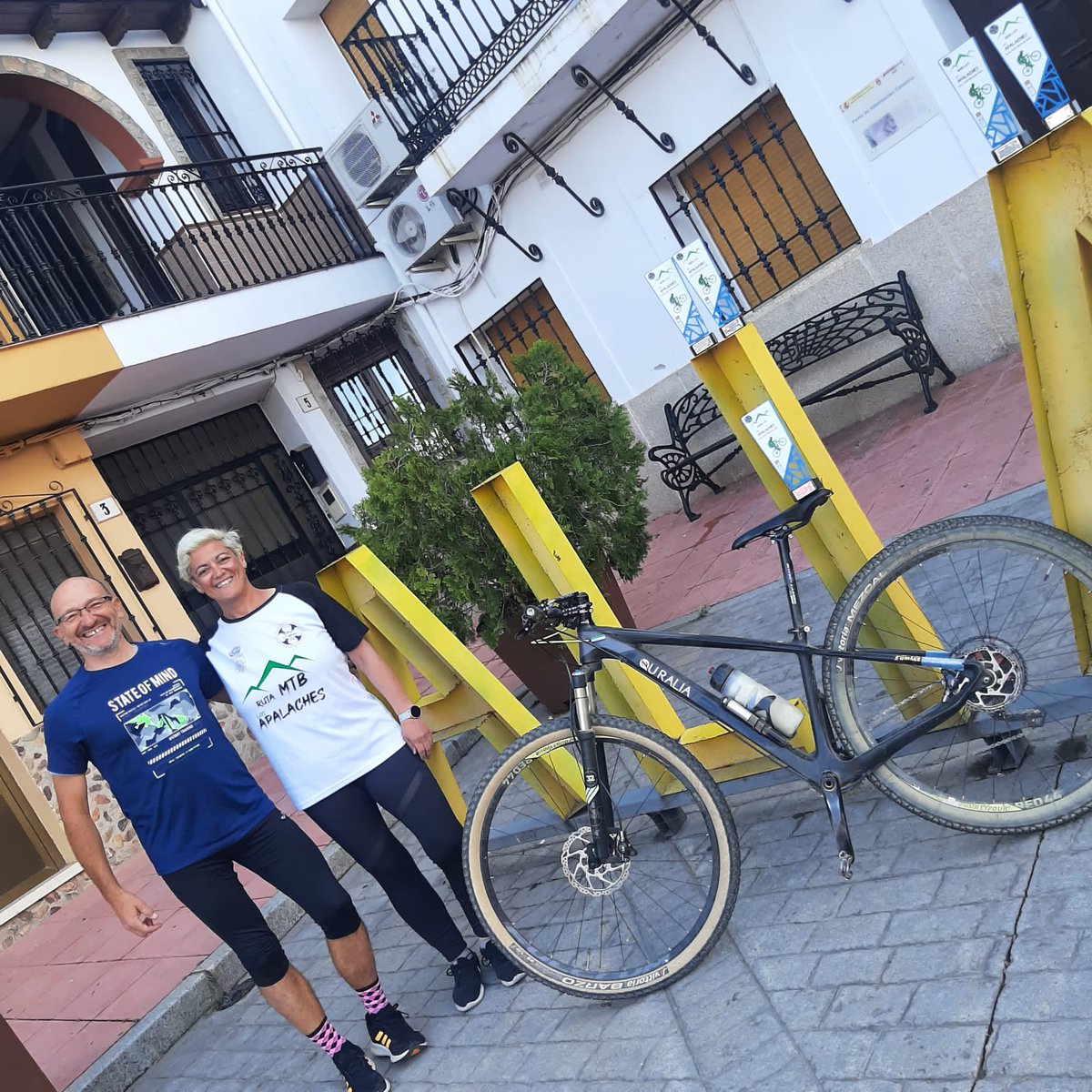 CortijoRocio's tweet photo. Esta mañana hemos entregado a nuestros amigos de @aliaextrema los trofeos que hemos diseñado para las pruebas de la edición de 2023.
#apalacheando #Villuercas #mountainvibes @VilluercasGPark @Extremadura_tur https://t.co/hejkVooWbQ