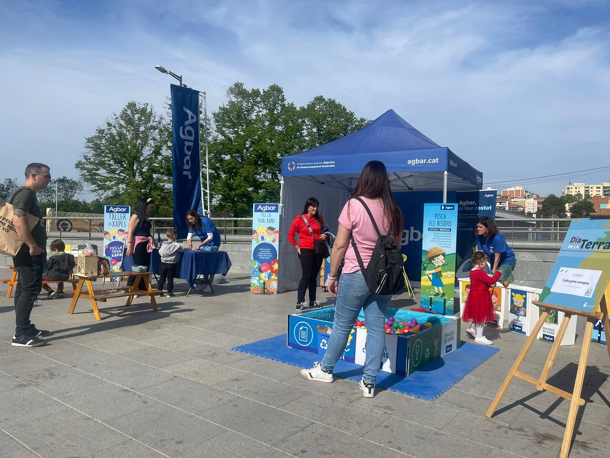 🌍 A #RubíCity, organitzem un taller de reciclatge i consum responsable amb motiu del #DiadelaTerra.

👧👦 Petits i grans s'han apropat al nostre espai per gaudir d'activitats de conscienciació mediambiental!

#AGBARsostenible