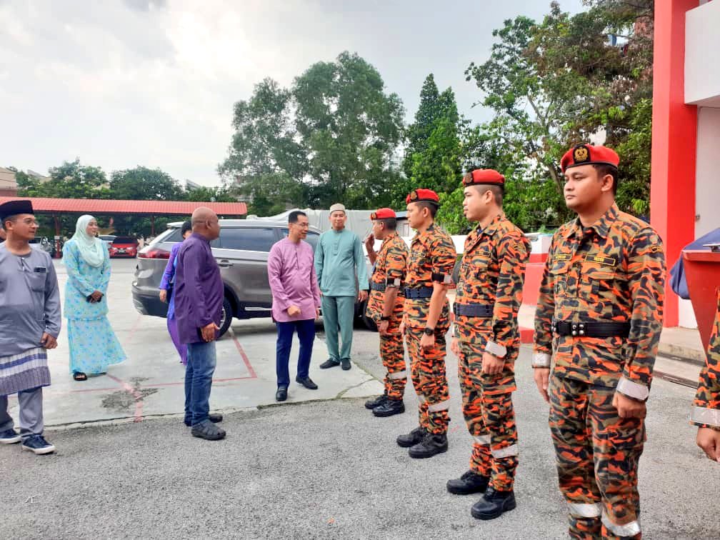 selangor_bomba's tweet photo. 22.4.23 - Ziarah Aidilfitri YAS  TKP(O) Dato' Edwin Galán Teruki &amp; Isteri Ke BBP Subang Jaya Bg Meraikan Pegawai &amp; Anggota Bertugas Sempena Hari Raya Aidilfitri 2023, Turut Hadir Ketua Zon 2SL,Pegawai Operasi Zon &amp; Ketua Balai
#StrongerTogether
#RaiBersama1Syawal
#SelamatHariRaya https://t.co/DeFTEfDU6Q