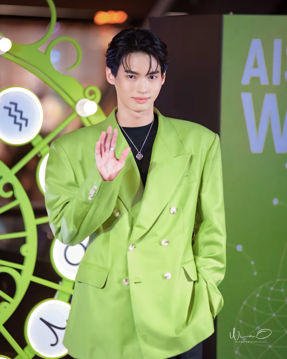 WinmetawinO's tweet photo. วิน เมธวิน หล่อที่สุดเลยค้าบบบ 💚🐰

#AISShopSiamCenterxWinMetawin 
#winmetawin https://t.co/QB10vddz2e
