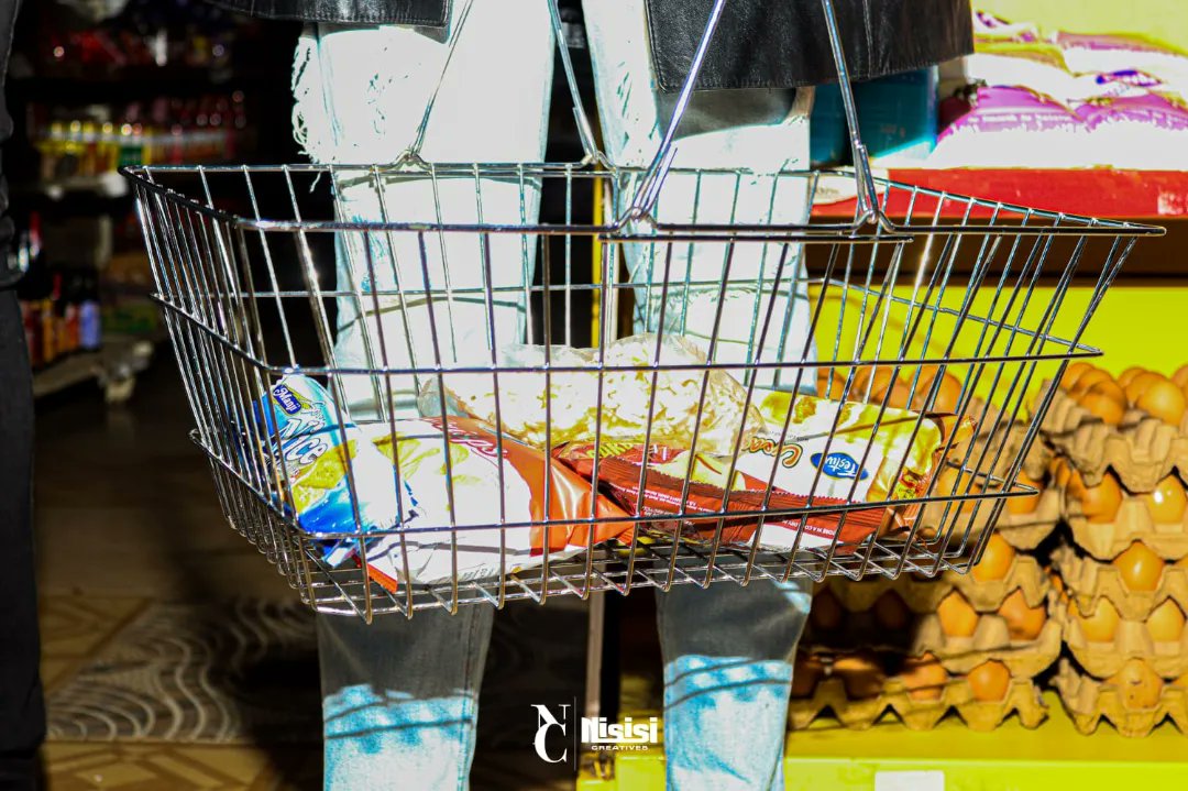 CreativesNisisi's tweet photo. How much is this shopping, Girls? https://t.co/F1C8ZeOdPL