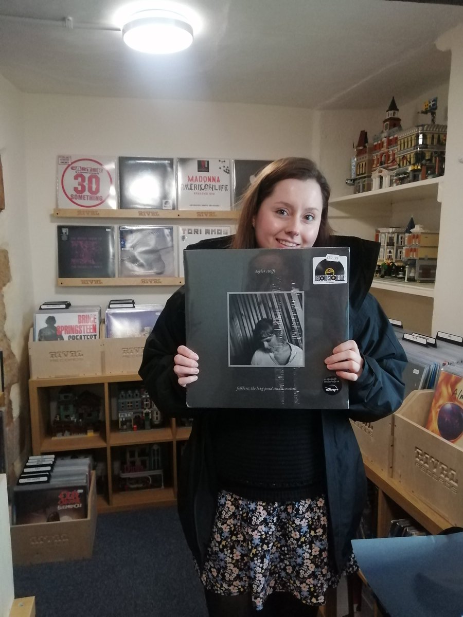 RivalrecordsCo's tweet photo. Our very first Record Store Day customer!! 😍 We will be open till 3 this afternoon, come say hi! RSD exclusives and 10%off all other stock!

@taylorswift13
@BBC6Music

#recordstoreday #rsd #bbc6music #taylorswift #RecordStoreDay2023 https://t.co/U6nVn6rLHZ