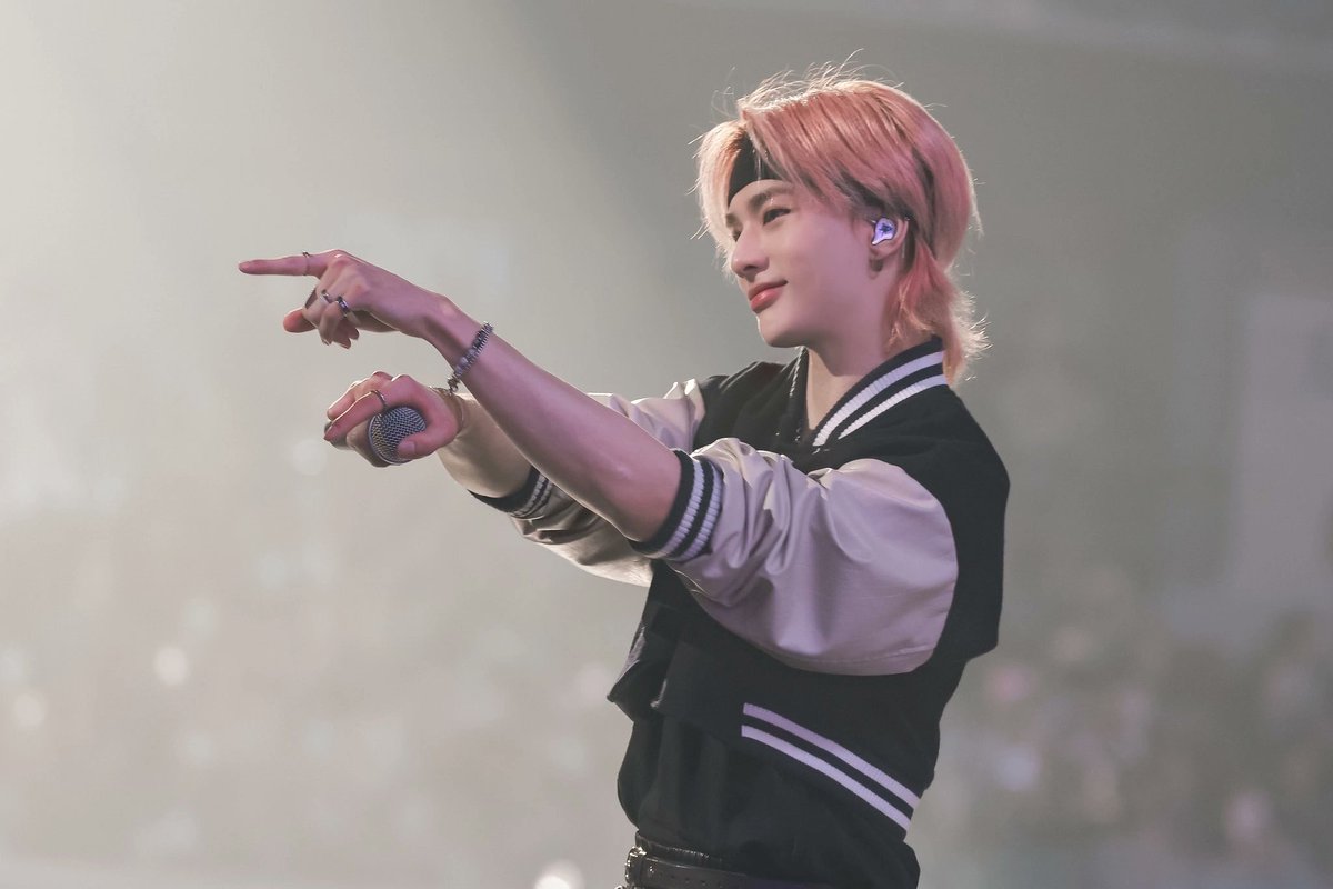 _Anika_19's tweet photo. Hyunjin is the best boy. love you 
#hyunjinbestboy 
#hyunjinbeautiful 
#ProtectHyunjin https://t.co/U7PWuBsyJr