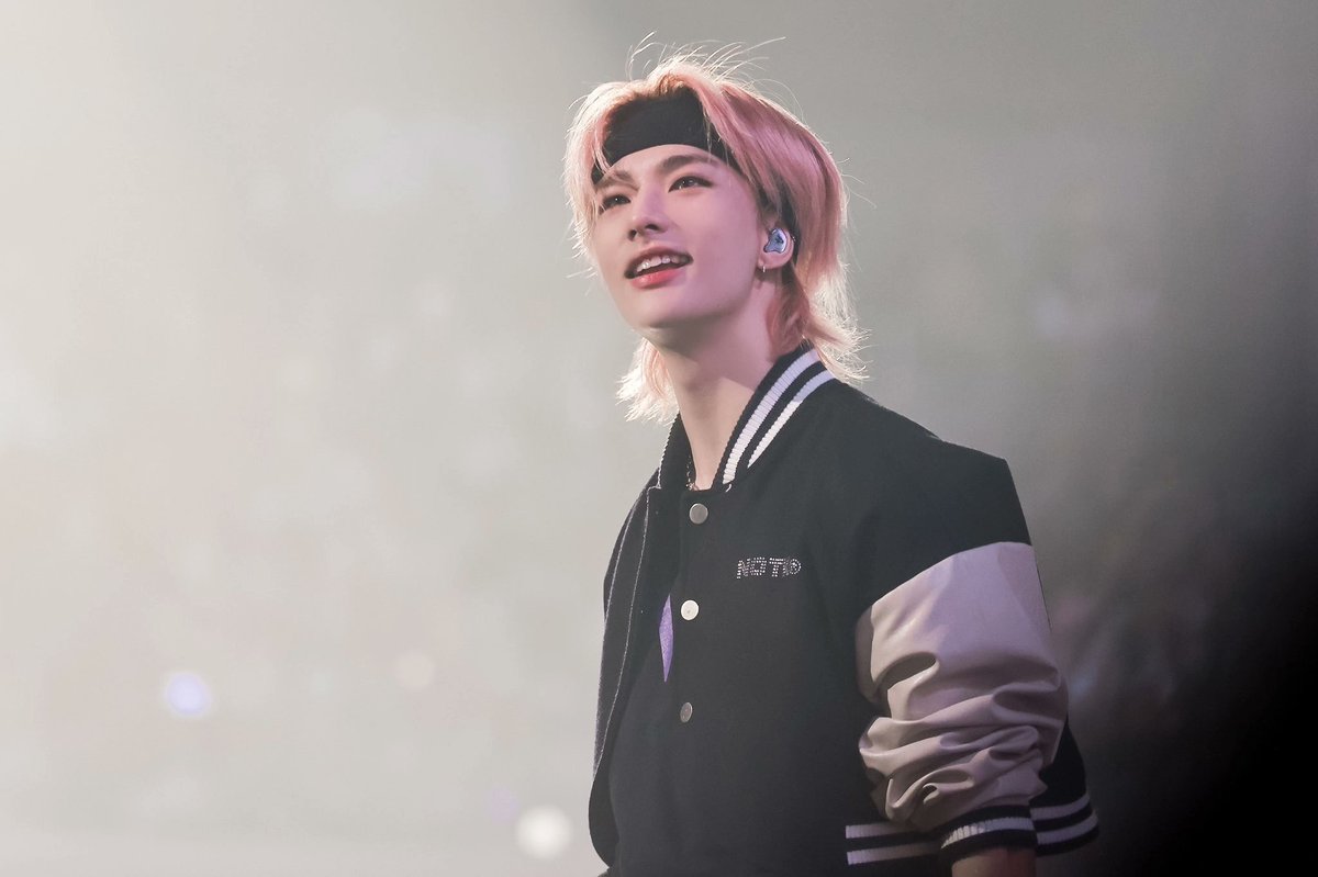 _Anika_19's tweet photo. Hyunjin is the best boy. love you 
#hyunjinbestboy 
#hyunjinbeautiful 
#ProtectHyunjin https://t.co/U7PWuBsyJr