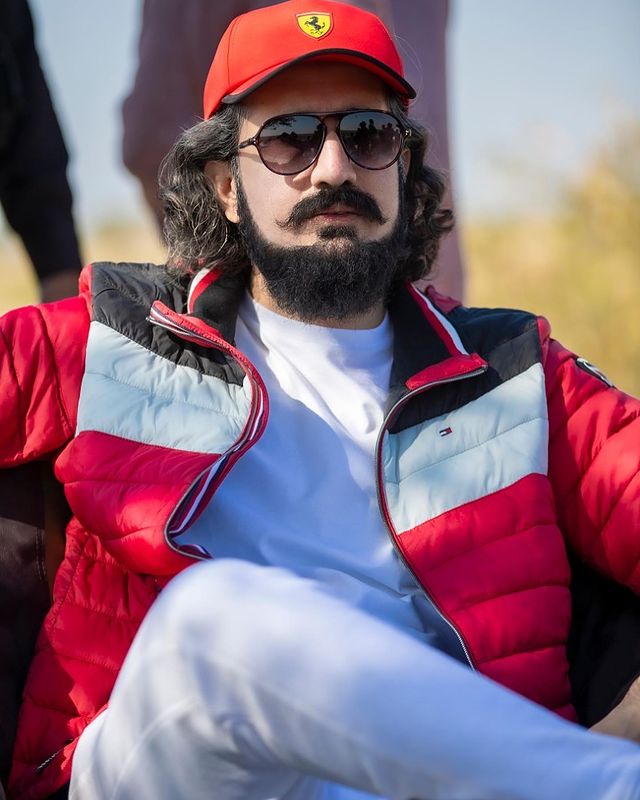 #HBDSahibzadaSultan422
دکھا دوں گا جہاں کو جو مر ی آنکھوں نے دیکھا ہے 
 تجھے بھی صورت آئینہ حیراں کر کے چھوڑوں گا۔