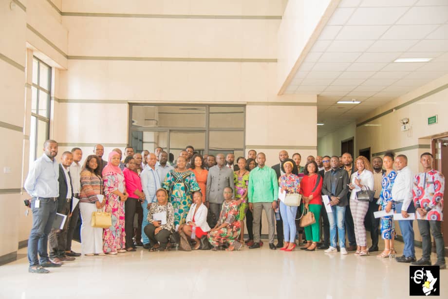 CtmpositiveRdc's tweet photo. Séance d'encadrement d Agents,
THÈME:Attentes de la hiérarchie,Apport de chacun et la Gestion Axée sur le Résultats           Par  1: @DANDUSAMUEL2 SAFI coordinatrice.                                                    2:Norbert LUMENJI 
3:LOLEMA Lem's
4:Mr Jean. MB0
5 :Mm BANZE https://t.co/Fyy0n8rQvF