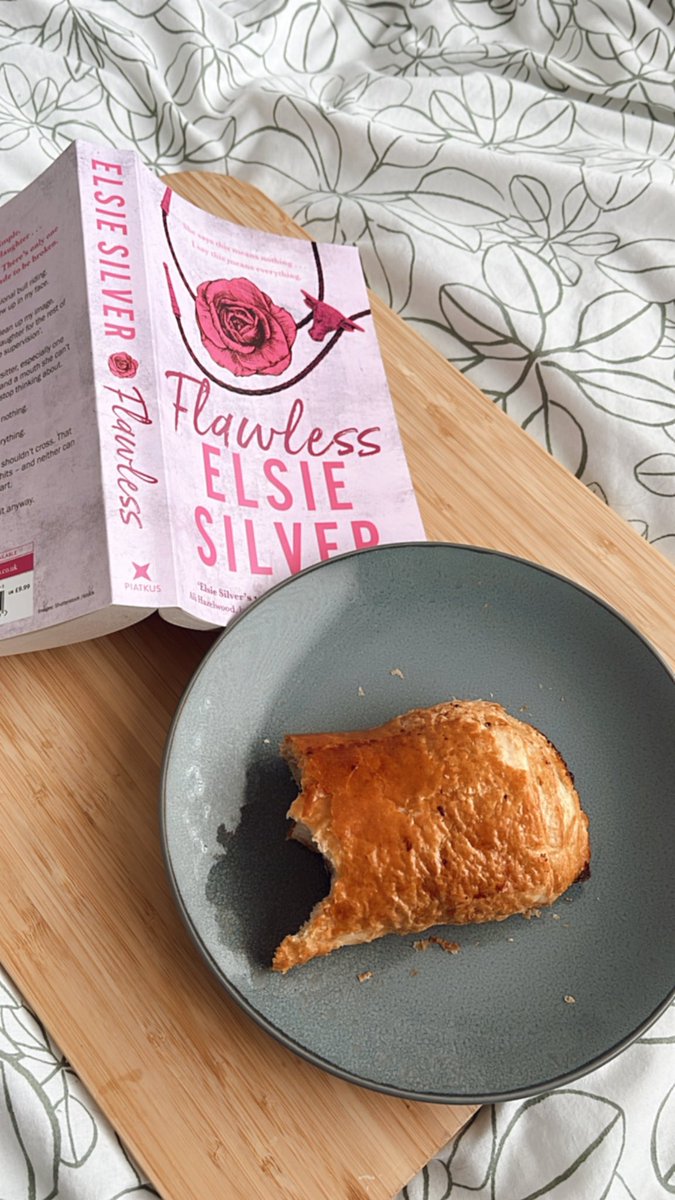 Bookslovereade1's tweet image. Best way to start a weekend.

How are you spending your weekend? 

#BookTwitter #booktwt #readingweekend