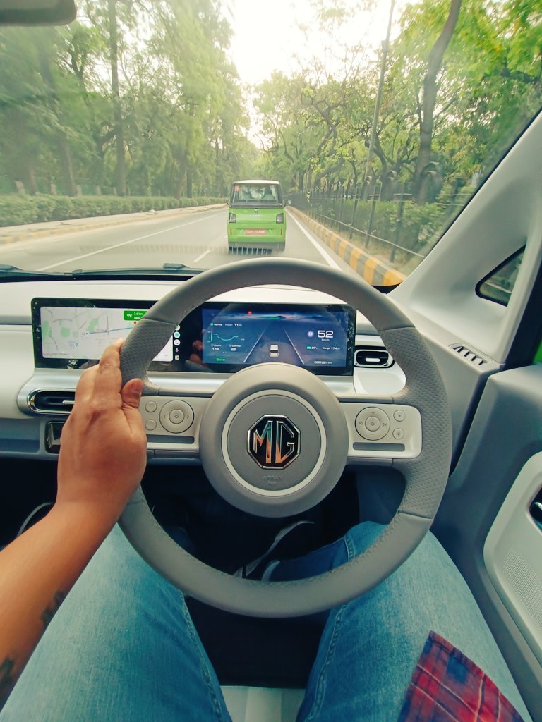 Arjit_Garg's tweet image. I can get used to this sight!
An #ElectricVehicle running on lush green roads of Central Delhi
@MGMotorIn #CometEV