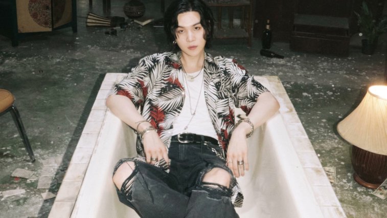 chartdata's tweet photo. Agust D's "Haegeum" has reached #1 on US iTunes. https://t.co/eaTLV7q5Mv