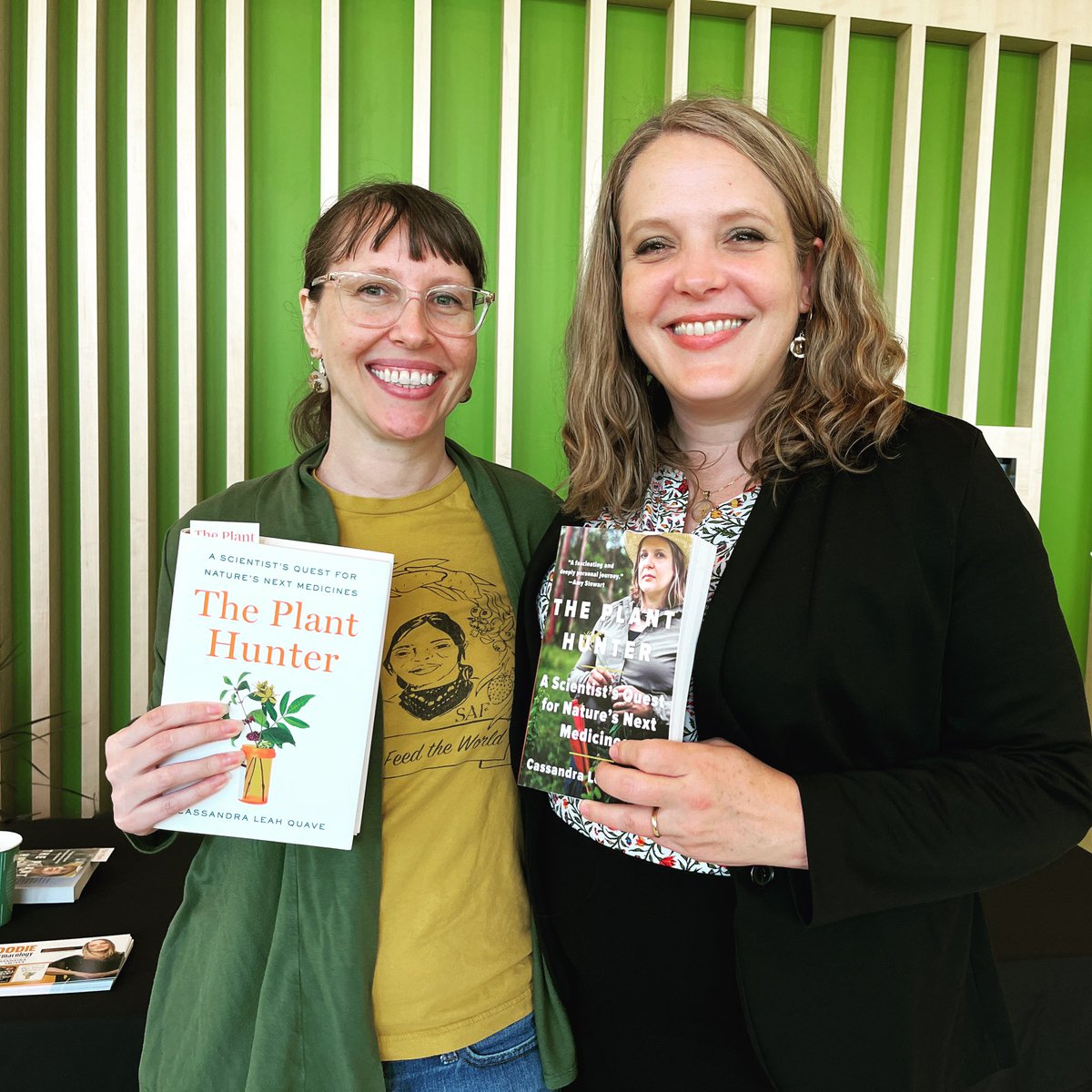 Thank you NCSU for such a fun visit! I loved learning about the exciting new Plant Science and Integrative Science Initiatives!!

And great to catch up with fellow #ethnobotanist Jillian DeGezelle 💚

#ncsu #plants #botany #lecture #theplanthunter #theplanthunterbook