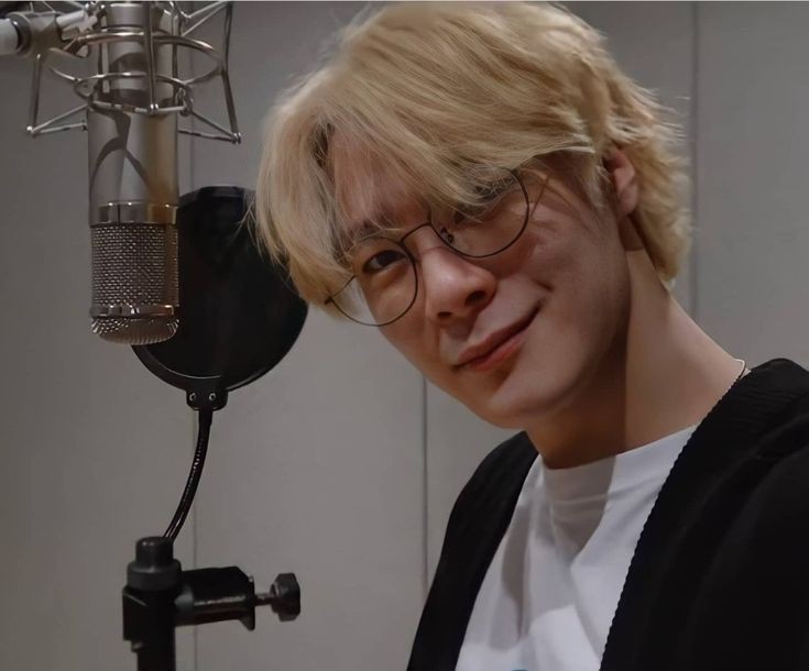 ilyhongyeom's tweet photo. Hola Binnie, cómo estás? Nunca me imaginé que estaría escribiendo esto algún día
Quiero decirte que lo hiciste increíble, que salvaste muchas vidas sin que te dieras cuenta, siempre dabas y querías dar más porque así de grande es tu corazón+
#문빈_가수해줘서_고마워 #Moonbin https://t.co/nKv5TyKR11