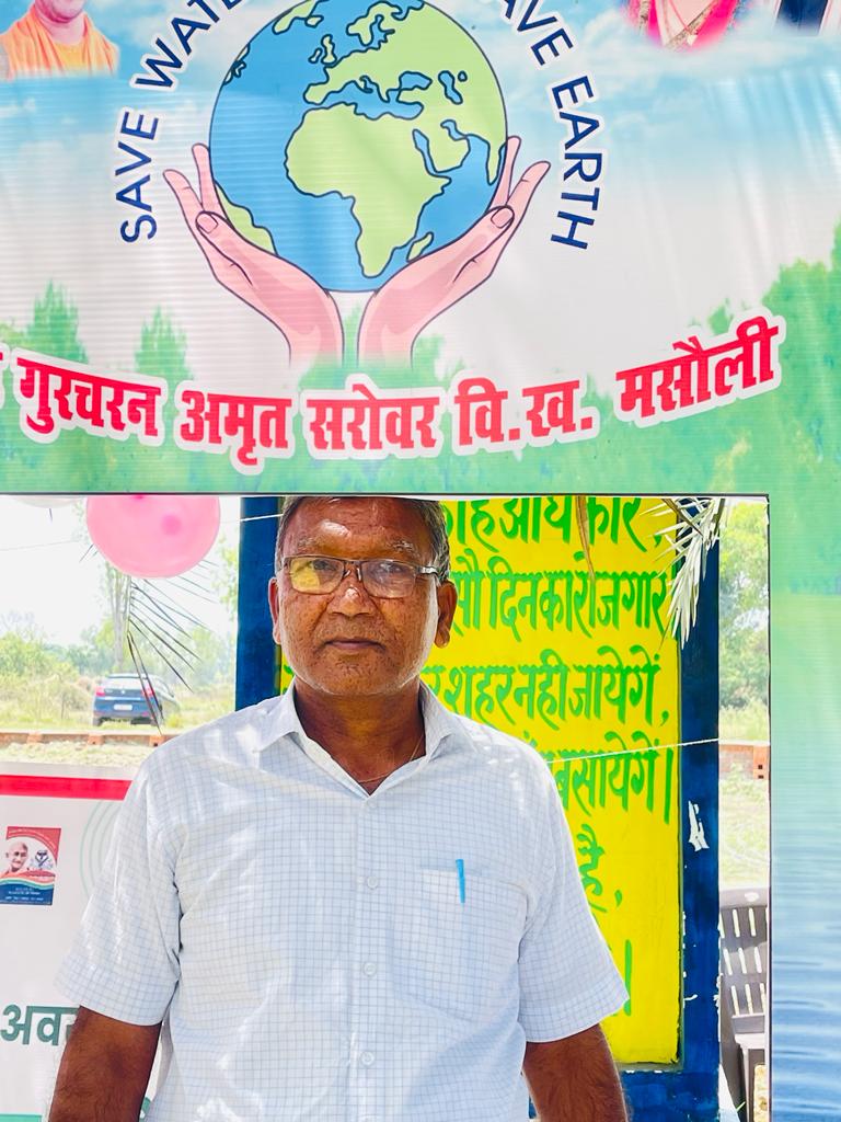 SushilChan42966's tweet photo. विश्व पृथ्वी दिवस के अवसर पर #selfieWithअमृतसरोवर और पर्यावरण स्वच्छता का संकल्प
#WorldEarthDay
@narendramodi @myogiadityanath
@myogioffice @kpmaurya1 @UPGovt
#environment @AmitShah https://t.co/XHHh4zBEjk