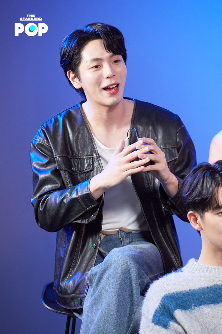 IamO20622's tweet photo. รูปจาก std pop ดีอ่ะ ชอบๆ ชอบพี่อาฟ
#POPLivexStepByStep
#ค่อยๆรัก #StepByStep
#StepByStepPressVisit
#uppoompat
.
พี่อาฟ น้องอัพ https://t.co/IMzl71fAAN