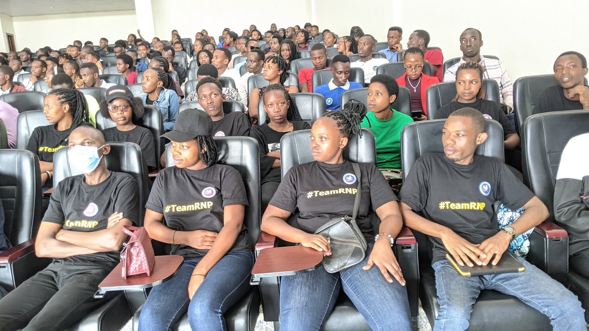 Birikuba: Nonaha muri Salle y'akarere ka <a href="/Gasabo_District/">Gasabo District</a> hateraniye #urubyiruko rugera kuri 600 aho ruri guhabwa amahugurwa k'umuco w'ubukorerabushake. Turikumwe n'abayobozi baturutse muri @MiniYouthRwanda <a href="/Rwandapolice/">Rwanda National Police</a> <a href="/RwandaYouthVol1/">Rwanda Youth Volunteers</a>