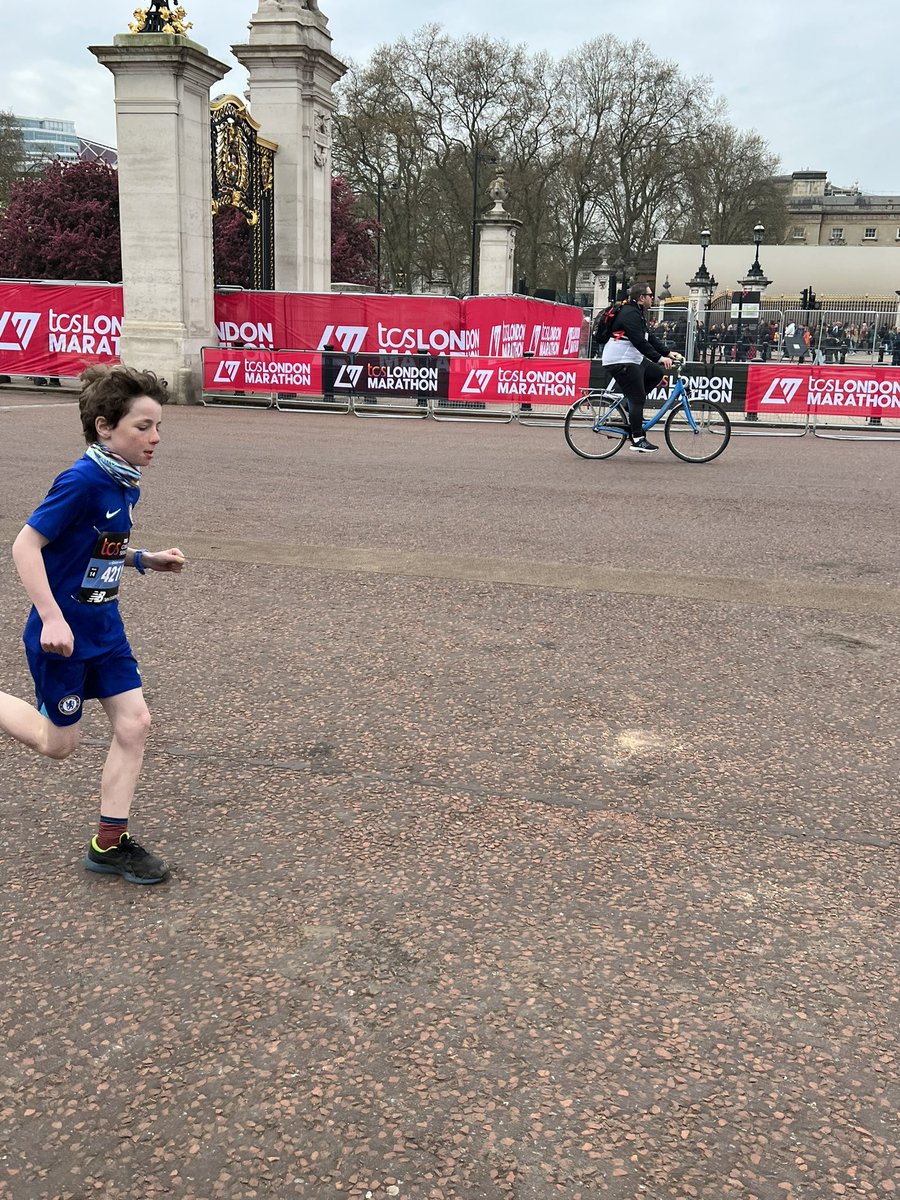Trinity representing in the @LondonMarathon #TCSminiLondonMarathon Well done on the 2.6km race everyone! #LearningLovingLIVING