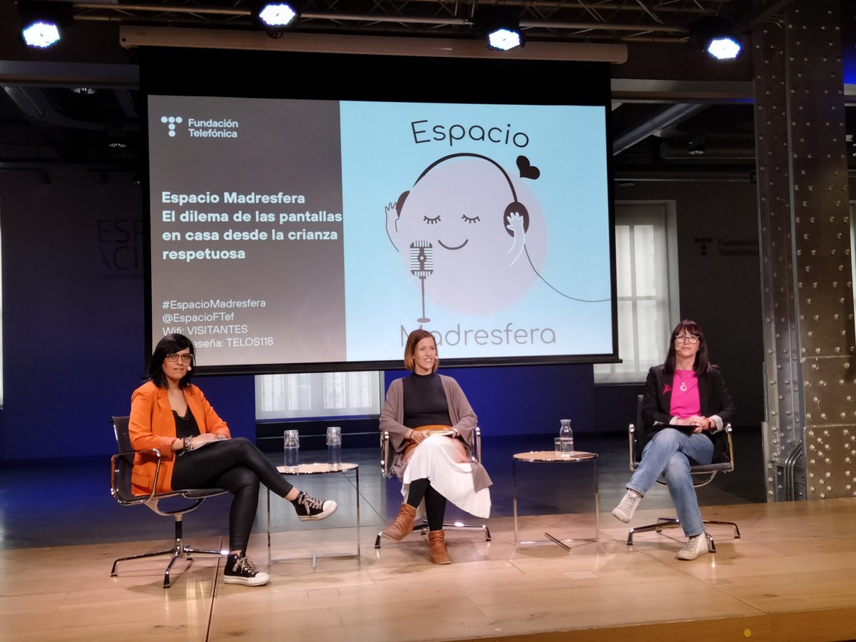 estasbarbas's tweet photo. ¡Otro sábado por aquí, en el @EspacioFTef, con otro temazo en ciernes! ¡Las pantallas en casa! #EspacioMadresfera #podcastendirecto @madresfera https://t.co/86ShnsJr1t