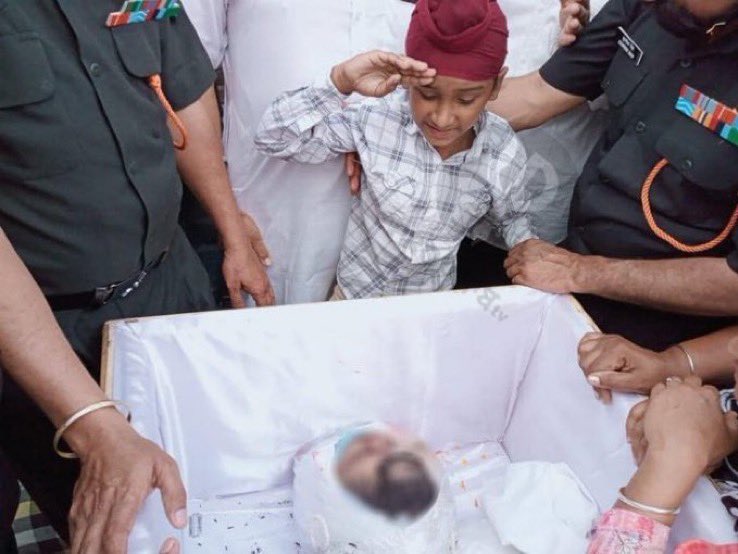 turja_tu's tweet photo. ਬਾਪੂ ਤੇਰੇ ਪੁੱਤ ਨੂੰ ਮਾਣ ਆ ਤੇਰੇ ਤੇ 🥹🥹

#ShaheedMandeepSingh https://t.co/OLpJKp28TE