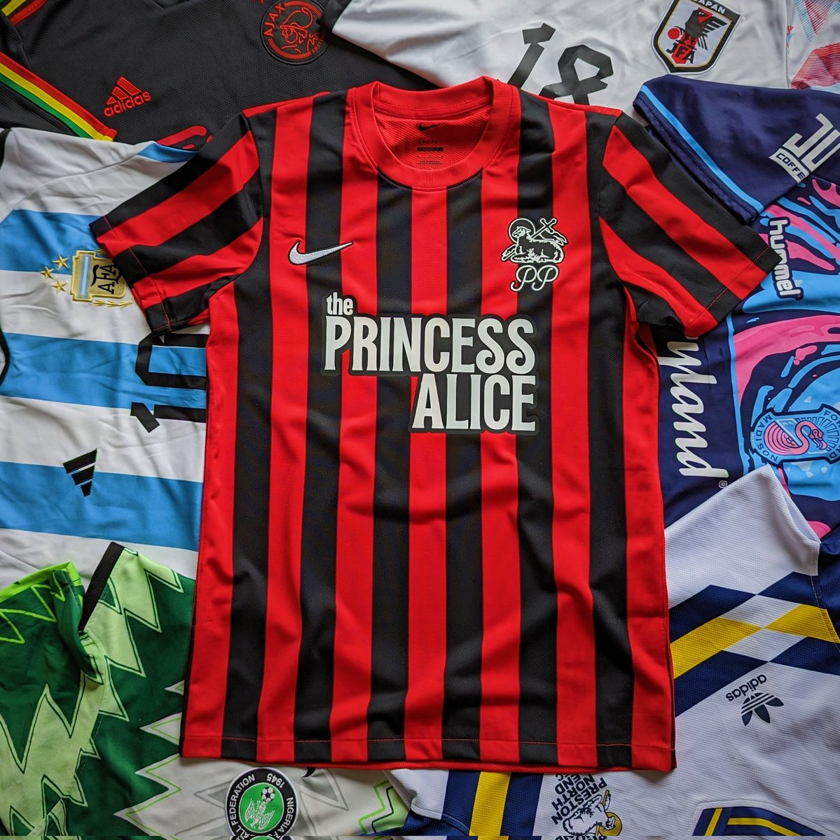 micjbrown's tweet photo. 🚨 909 WEEKEND GIVEAWAY! 🚨
Like & share for a chance to win this beautiful Princess Alice Nike jersey (size Medium).
Winner will be announced Sunday night 🥳
#nineohnine #preston #pnefc #theprincessalice https://t.co/I8L45Lz7sY