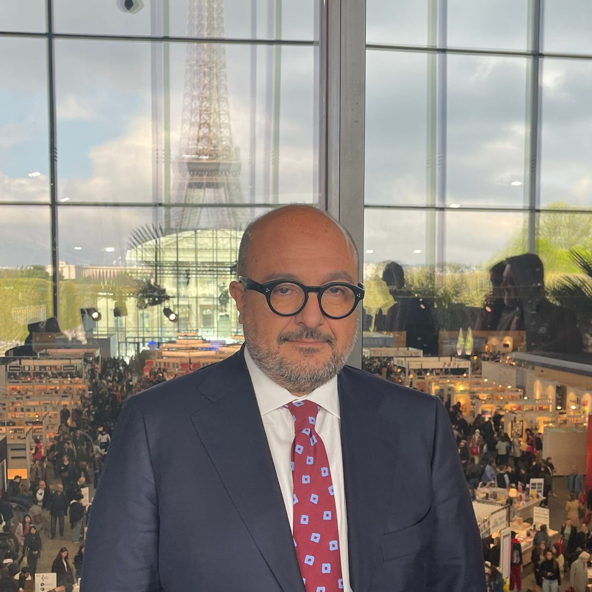 g_sangiuliano's tweet photo. C’è una rinnovata attenzione nel mondo verso un’Italia salda nei suoi valori e tradizioni. E per questo pronta a dialogare. 
Successo al @festival_livre a Parigi dove la nostra Nazione è ospite d’onore. https://t.co/GW0biCyI7o