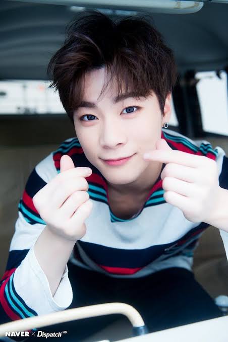 Anything_Asian1's tweet photo. The past 3 days really felt so unreal... really wished this was not true at all. I felt watching a kdrama with my heart broken into a million pieces... the difference is, there's no season 2. my heart continues to mourn but will pray for your peace and happiness 😭 #ASTRO_MOONBIN https://t.co/IMqD64yM5V