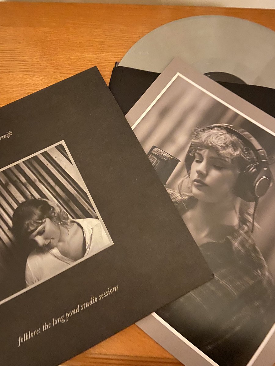 MattiaCalzo32's tweet photo. โat least i'm tryingโ
Rsd 2023 @taylorswift13 @taylornation13 @tswiftita_
#folklorethelongpondstudiosessions #taylorswift #rsd2023 #recordstoreday #Folklore #indiestore #vintage #Vinyl https://t.co/JBe8cu0HL7