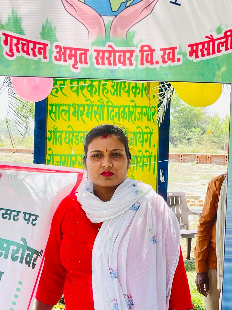 SonuBal35775755's tweet photo. विश्व पृथ्वी दिवस के अवसर पर पर्यावरण स्वच्छता का संकल्प और Selfie With अमृत सरोवर Masauli Barabanki #SelfieWithAmritSarovar
@myogiadityanath @myogioffice @narendramodi @AmitShah @kpmaurya1 @GovtofUP @UPGovt https://t.co/EL7RYoqNMl