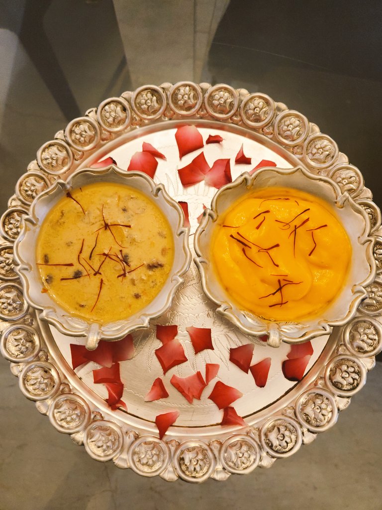 SamitaBangargi's tweet photo. Happy Akshay tritiya and Eid Mubarak to all❤️
Made aamras and my cook Ram helped me make shirkurma,which I love love love! brings back childhood memories😍
#love #peace #happiness #positivity #lovefestivals #foodie #sosam https://t.co/qKEYwY1sn0