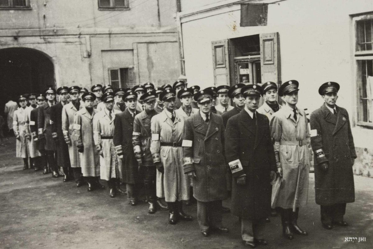 AnitaSchelde's tweet photo. Spytaj Olejnik @KropkaNadI tę ZAKŁAMANĄ nienawistnicę prof.B.Engelking czy wie : ilu żydowskich kolaborantów a ilu polskich kolaborantów na terenie "Warschauer Ghetto" zlikwidowały "Żydowska Organizacja Bojowa" i "Żydowski Związek Wojskowy" ??? Podpowiem jej : polskich ZERO. https://t.co/YpHJ5Yeo07