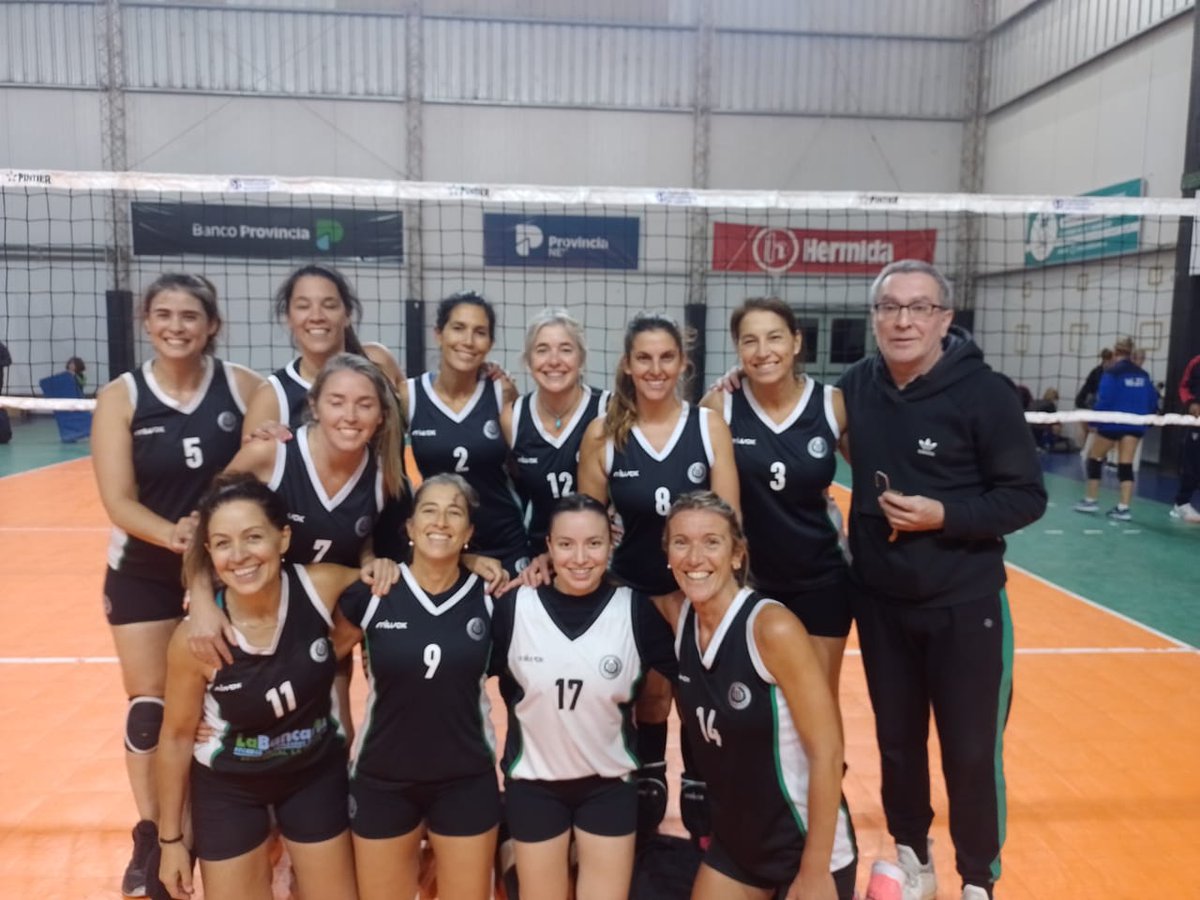 Ganaron las chicas de Bancooooo!
En un reñido partido ,el equipo dirigido por Fabian Guida , Banco Provincia B , superó 3/2 a Centro de Fomento de los Hornos B en la noche de este viernes.  #ARVA
Vamos 💚💚💪