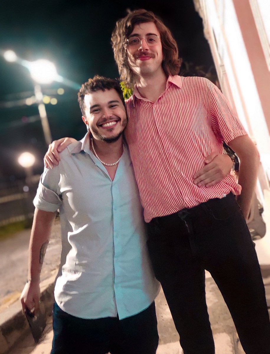 Sei que sou baixinho, mas o <a href="/tim_bernardes/">Tim Bernardes</a> me fez parecer com a Tokinho 😂

<a href="/timbernardesbr/">tim bernardes brasil 💚</a>