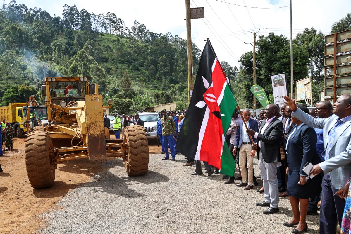 WilliamsRuto's tweet photo. We will unlock our economic potential through the construction, expansion, improvement and maintenance of road networks across Kenya. Quality infrastructure will ease transport, improve connectivity and ease accessibility, especially for rural areas. https://t.co/VpAZ3CABWy