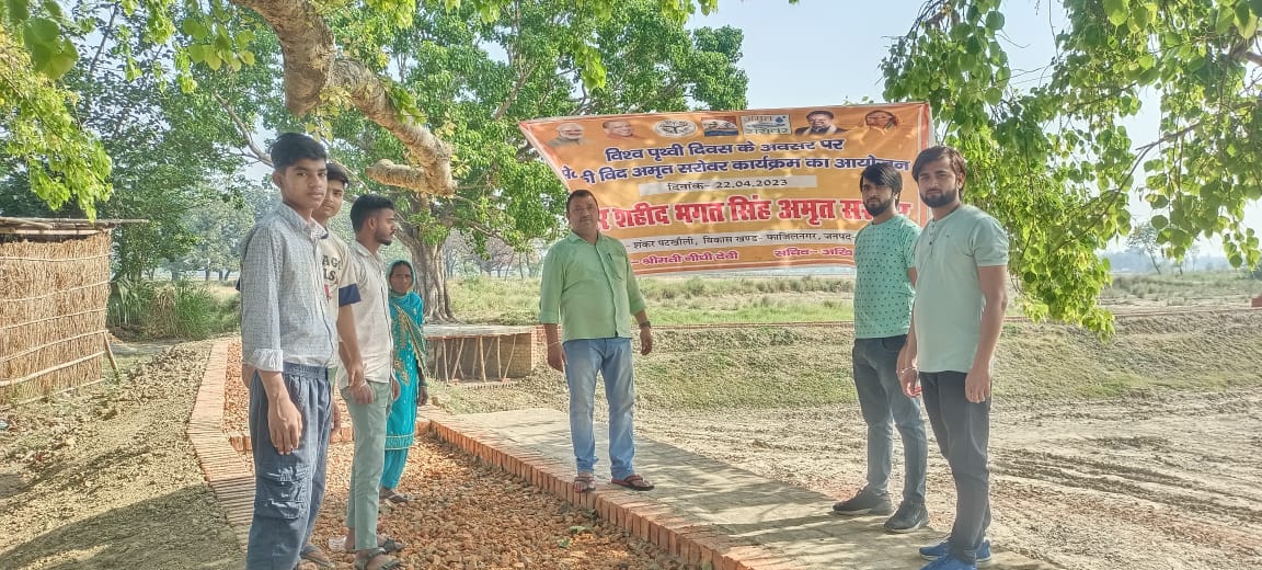 apopratyush's tweet photo. सेल्फी विथ अमृत सरोवर के महा जन अभियान में मैंने अपनी सेल्फी ली आप भी आए और अपनी सेल्फी लें।
#SelfieWithAmritSarover https://t.co/fptjrkzoZ9