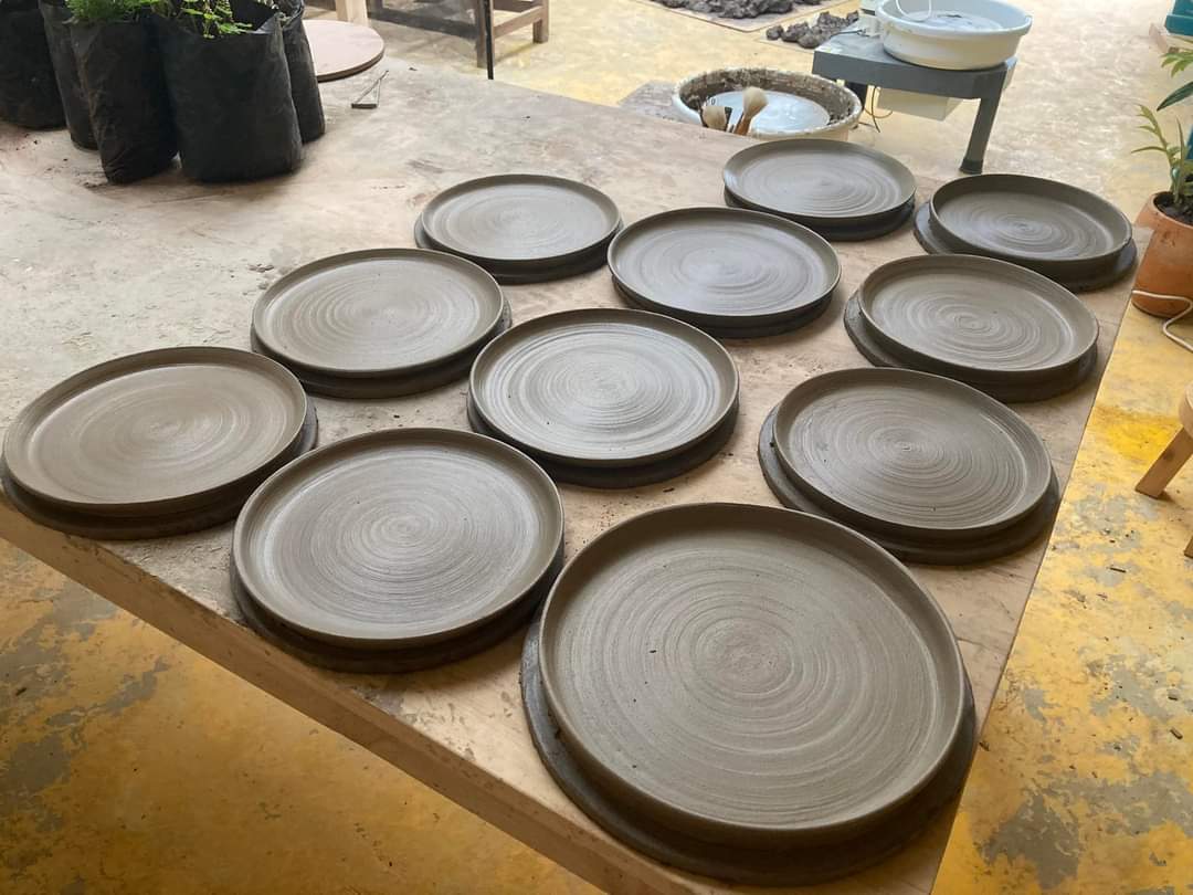 Karey_mwari's tweet photo. There is this dope place in Karen called Imani Ceramics where you make your own tableware. It's quite therapeutic and you get to be as creative as your like and learn some pottery.

Weekends are for hobbies and art https://t.co/PktfNUjYJo
