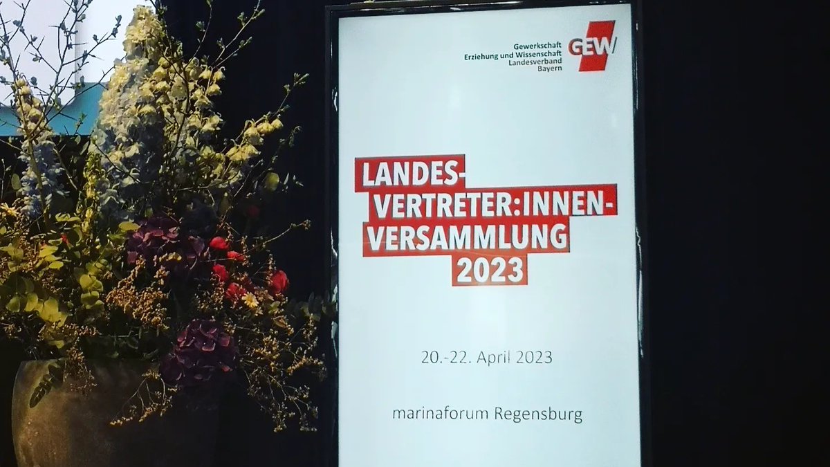 RonjaEndres's tweet photo. Auch in #Bayern müssen ehemalige BeamtInnen #Altersgeld erhalten, wenn sie vorzeitig ihren Beamtenstatus aufgeben. Momentan verstößt Bayern gegen EU-Recht und kommt seiner Fürsorgepflicht nicht nach. Nachteile für die Anrechnung der Rentenjahre darf nicht sein! #gewBayern https://t.co/xldj0EK07Z