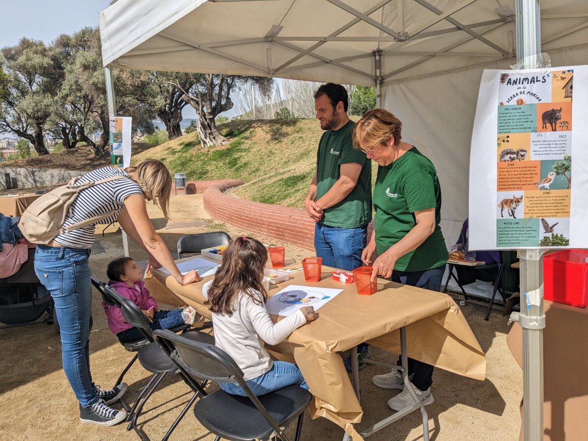 scgramenet's tweet photo. Festa del #diadelaterra aquest matí al parc d'Europa amb tallers mediambientals per a tothom, el vídeo del Blauet del Refugi de la Biodiversitat i una exposició sobre la importància de l'aigua https://t.co/vdVHbdQC5s