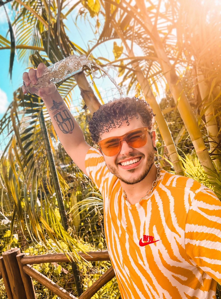 oi gente sou eu xu… caraca q calor ……affff , vamos beber bastante liquido 💦🥵